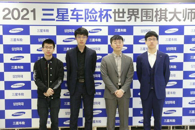 二勇(制片主任)如果就某件具体的事划拉几笔传真，那是想当然手到擒来的事;但现在让自己重新面对一段刻骨铭心的日子而抒把情怀，把一直积在心里太多想说又实在说不出的话变成白纸黑字，我觉得头开始痛想了想，用欲哭无泪来形容此时自己千头万绪的心情，是最最最准确无误的电影《阳光灿烂的日子》壁纸我常跟朋友们说:我们以往的错误都是因为轻敌。